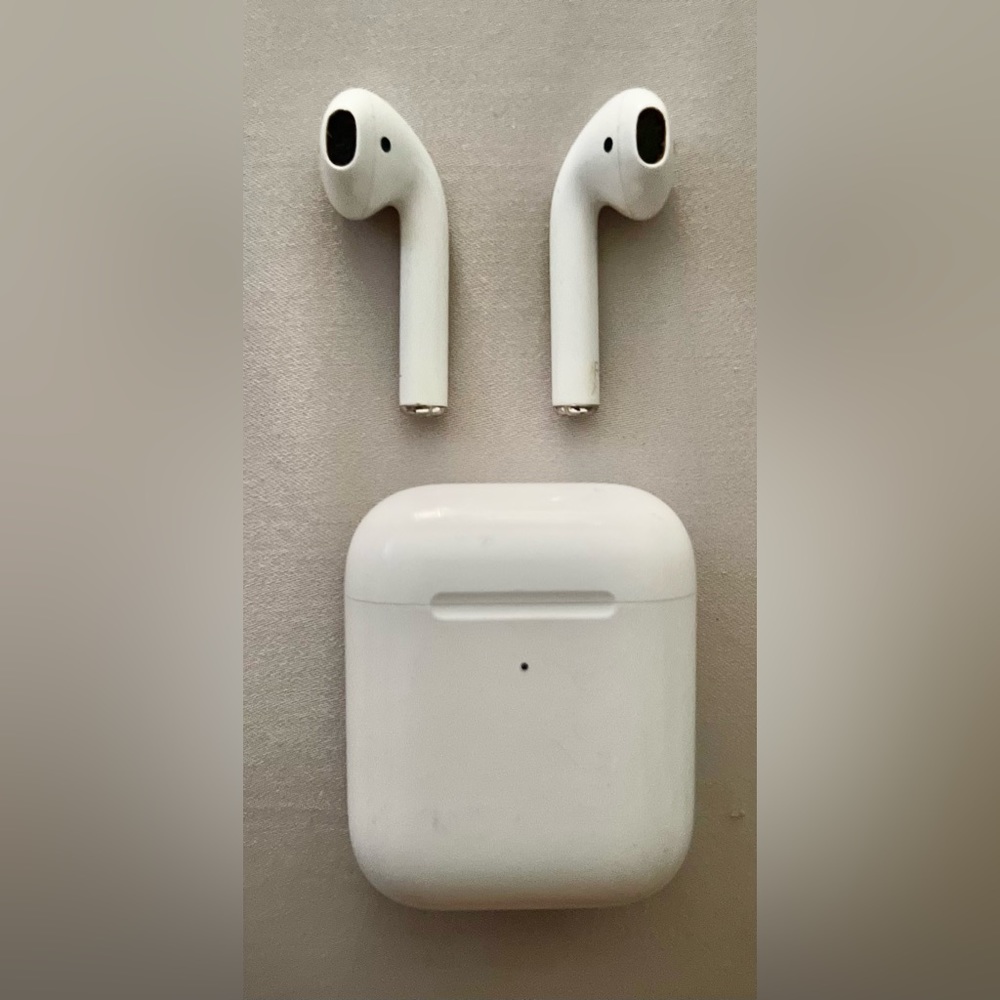 APPLE EARPOD (2nd generation) in perfect condition, barely used.💞
